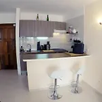 Paradise Court Ocean View Apartment *