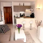 Paradise Court Ocean View אדחה