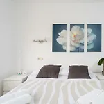 Апартаменты Paradise Court