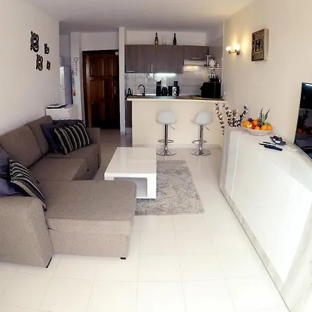 Paradise Court * אדחה