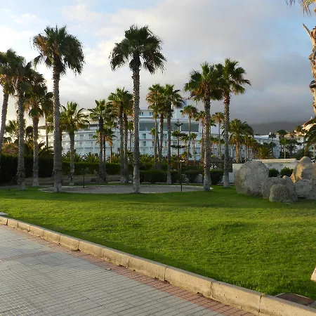 Paradise Court 公寓